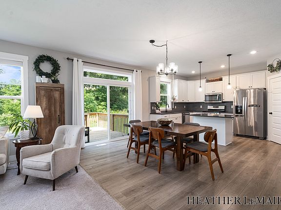 4th image of 1525 Wales Dr SE