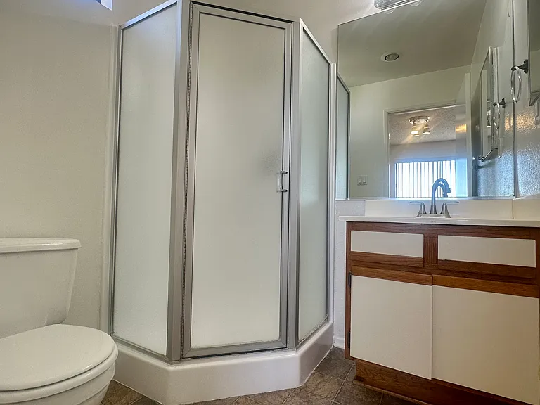 463 W Wilson Ave #6 — Photo 6