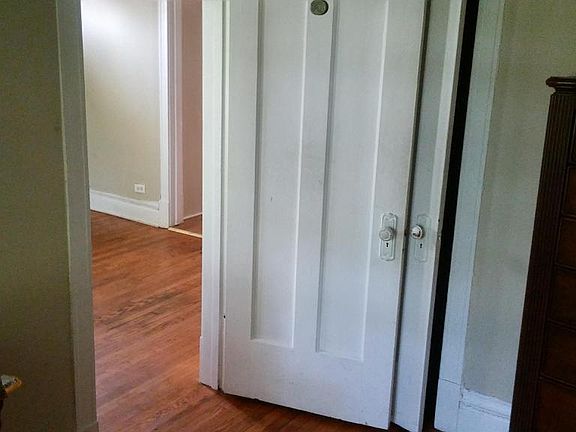 3rd image of 2624 N Sawyer Ave APT 3