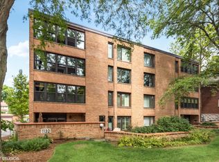 1132 Curtiss St APT 2B, Downers Grove, IL 60515