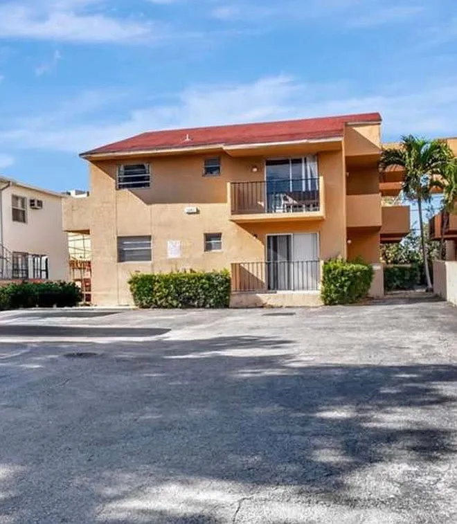 2 bed, 660 sqft, $2,000 — Photo 1