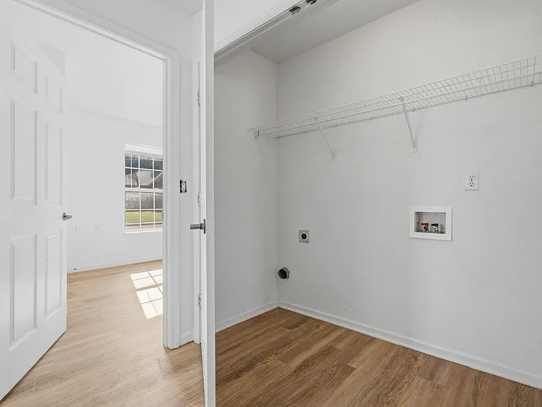 726 E Sunset St — Photo 18