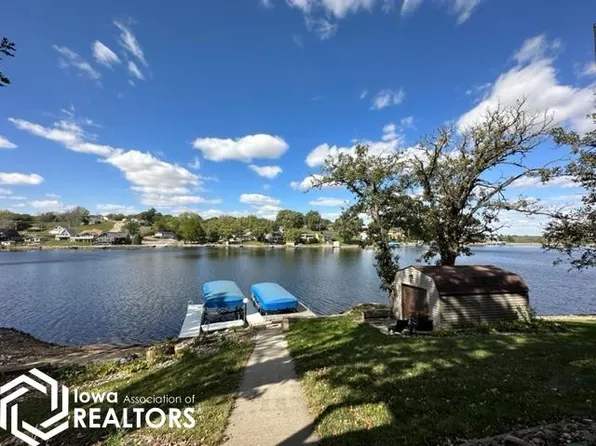 1044 Lakeshore Dr, Brooklyn, IA 52211