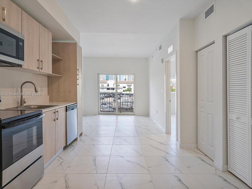 1st image of 420 SW 7th Ave APT 203