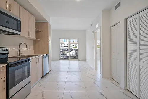 420 SW 7th Ave Photo 1