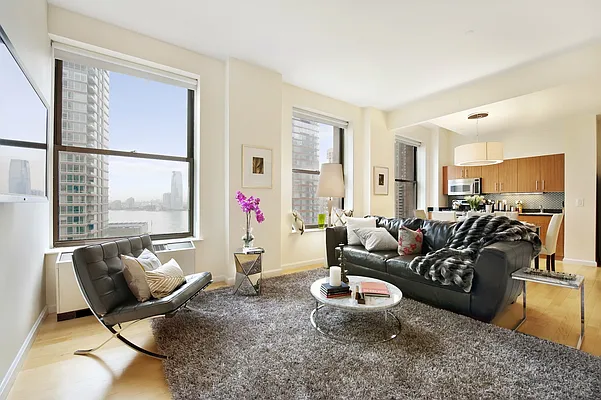 Sold by Nest Seekers International | media 3
