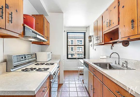 5th image of 890 W End Ave APT 15B