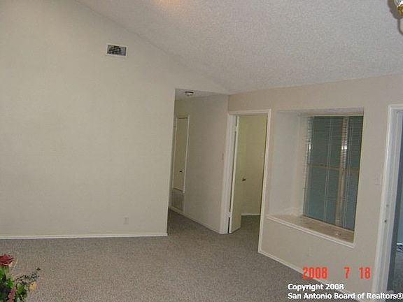 Living into back bedrooms