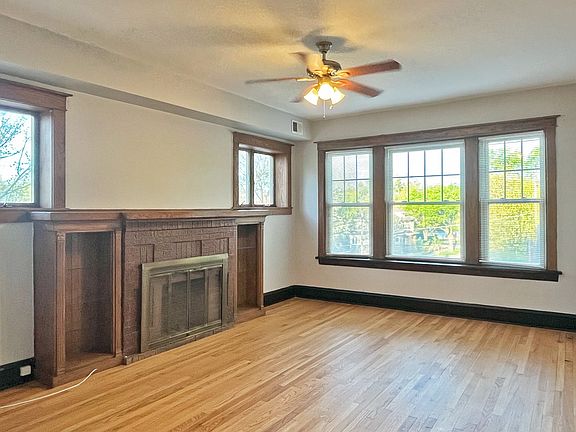 3rd image of 730 Carpenter Ave #2S