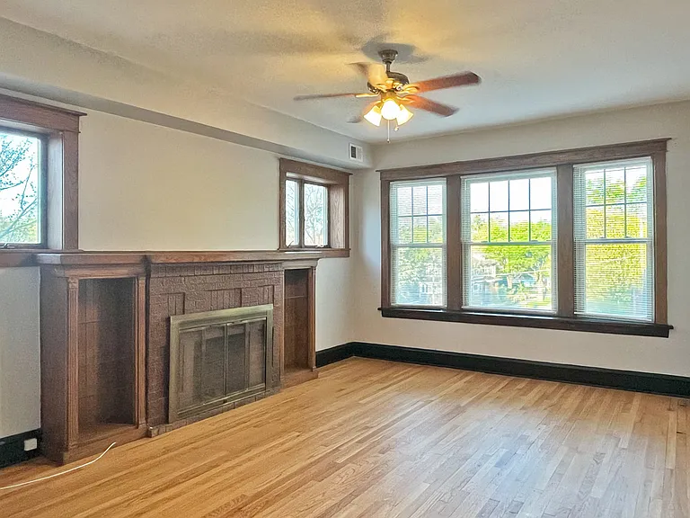 730-734 Carpenter Ave. — Photo 3