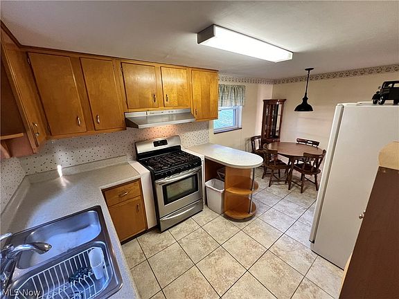 5th image of 740 Broadway Blvd