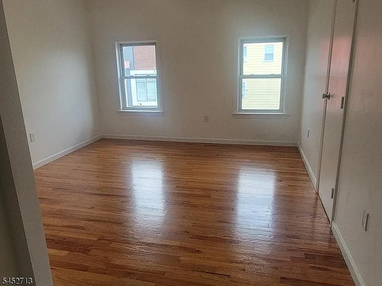 151 Ferry St — Photo 6