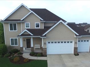 16 Fawn Ridge Cir, Middleton, WI 53562