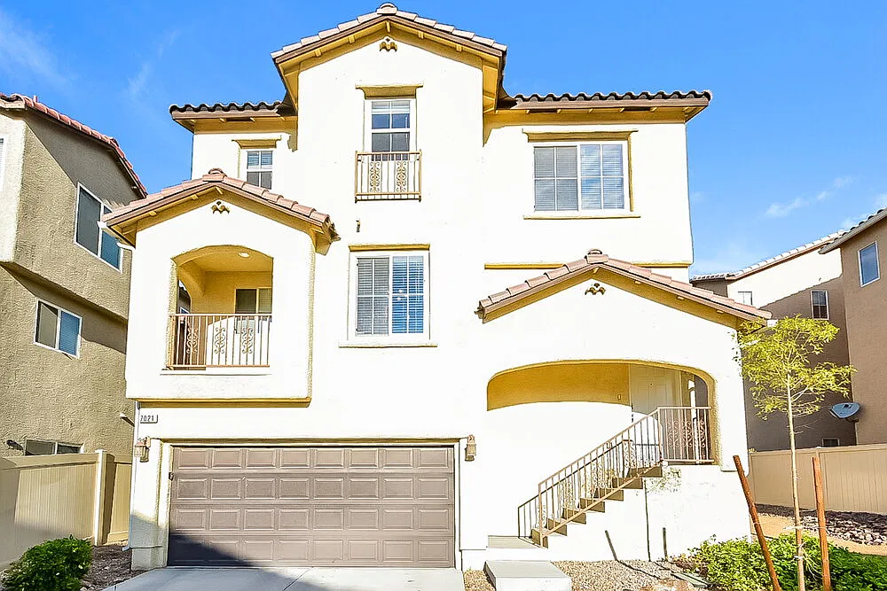 3 bed, 2.0 bath, 1213 sqft, $2,770 — Photo 1