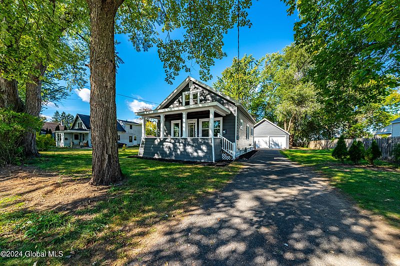 2nd image of 2520 2nd Avenue