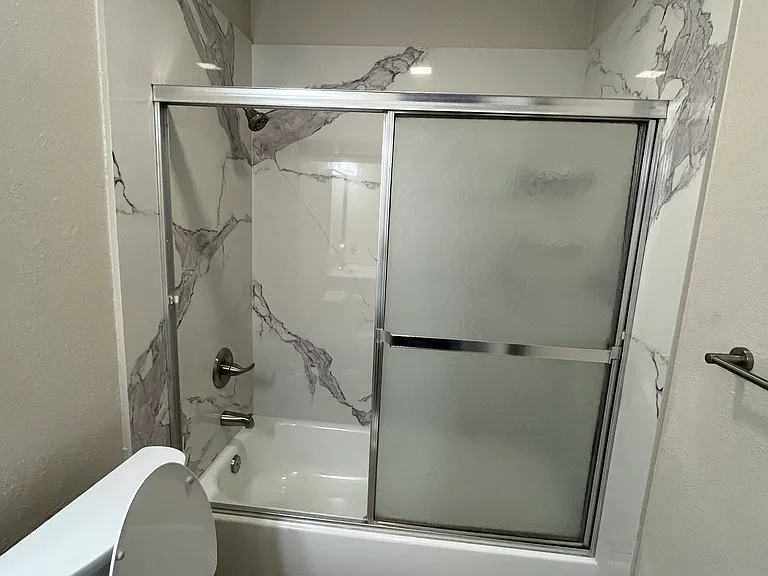405 E Locust St #5 — Photo 17