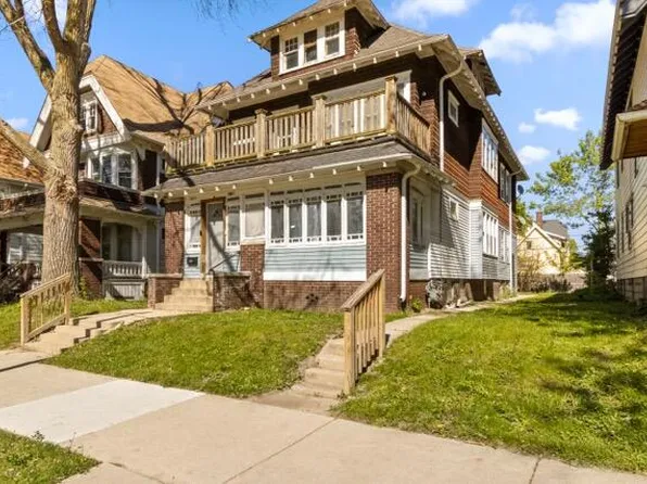 2560 N 41st St, Milwaukee, WI 53210