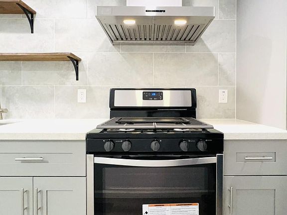 2nd image of 1527A Ulloa St