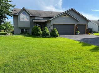 825 Sunrise Ln, Belle Plaine, MN 56011