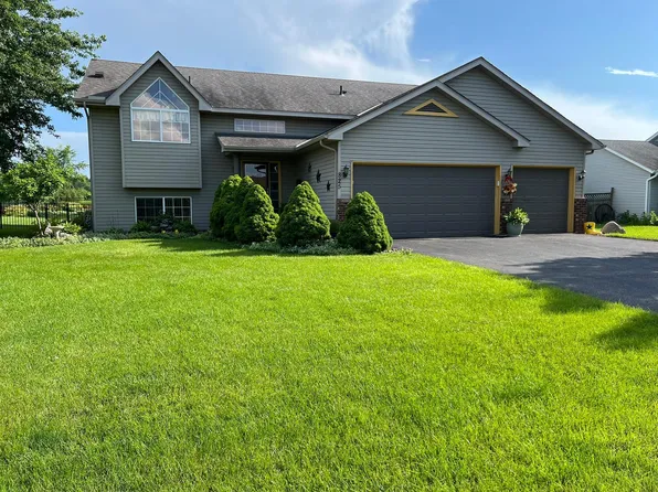 825 Sunrise Ln, Belle Plaine, MN 56011