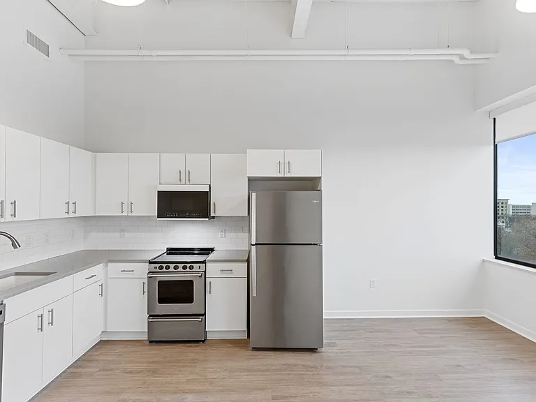 501 S Capitol Ave — Photo 3