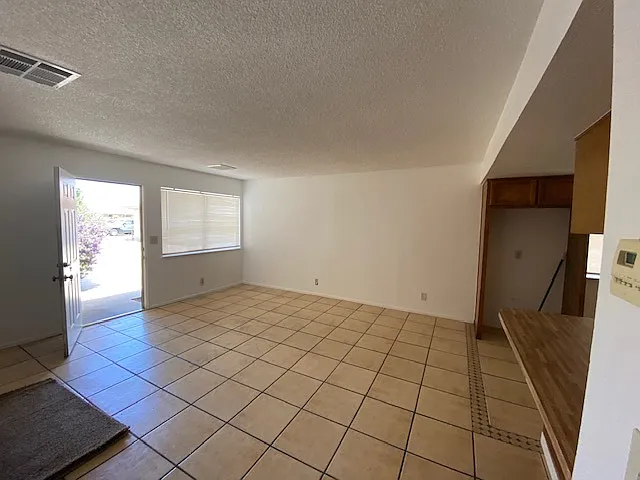 2 bed, 850 sqft, $1,150 — Photo 2