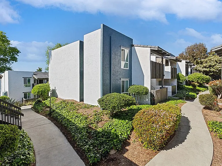 Colonnade at Fletcher Hills — Photo 32