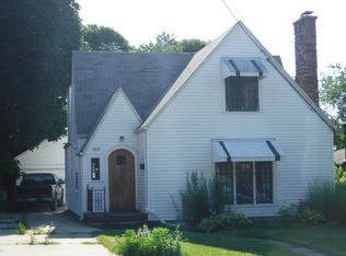 1613 S 12th St, Manitowoc, WI 54220