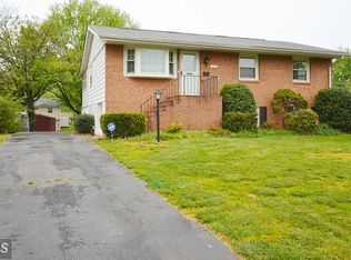 1001 S Hoga Rd, Sterling, VA 20164