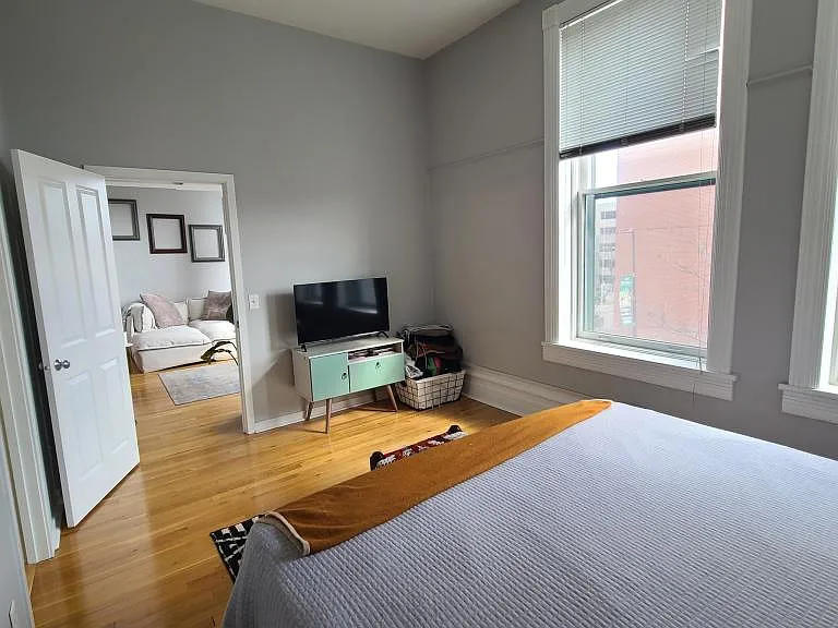 112 W Washington Blvd — Photo 5
