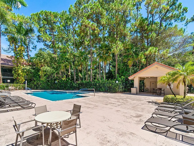5520 Coach House Cir #G — Photo 39