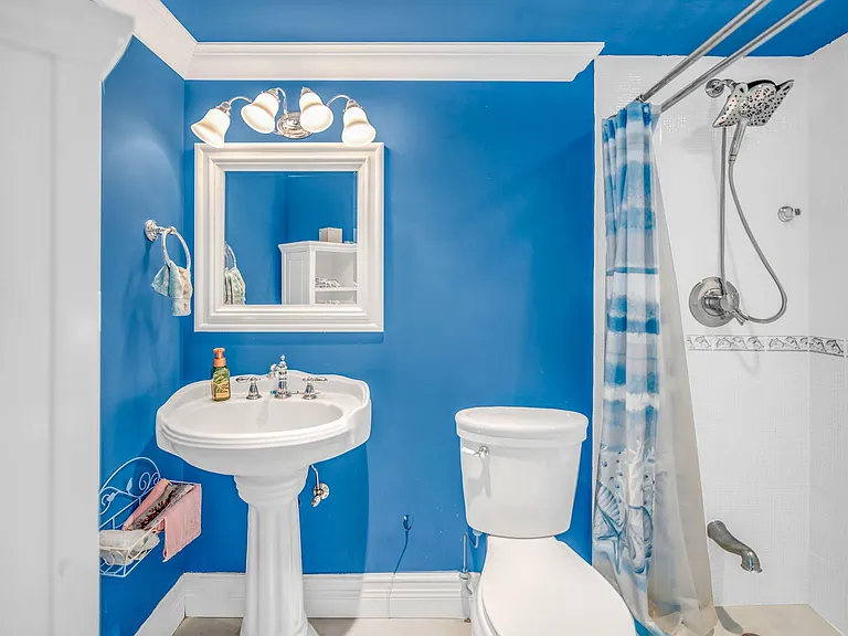 200 Harborview Dr #101 — Photo 25