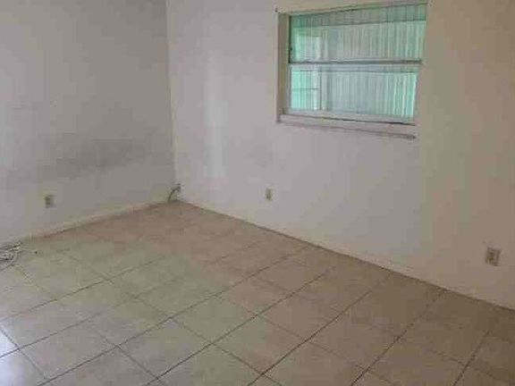 3rd image of 1325 Ellendale Cir
