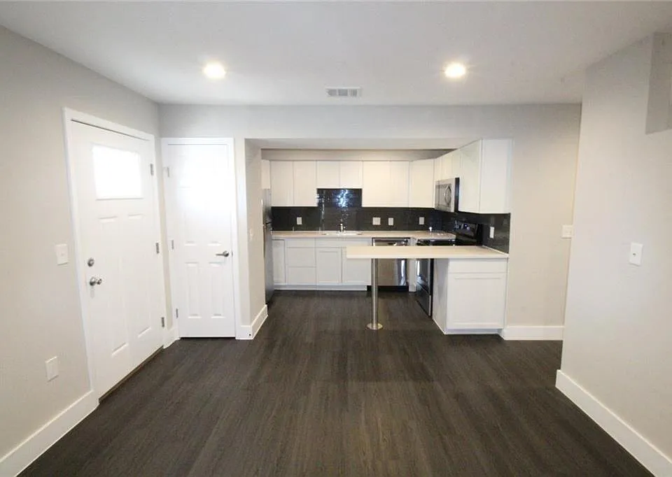 935 La Posada Dr #146
