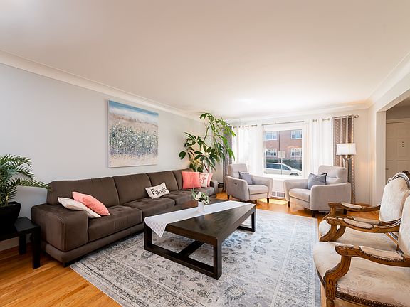 3rd image of 2756 W Balmoral Ave #0