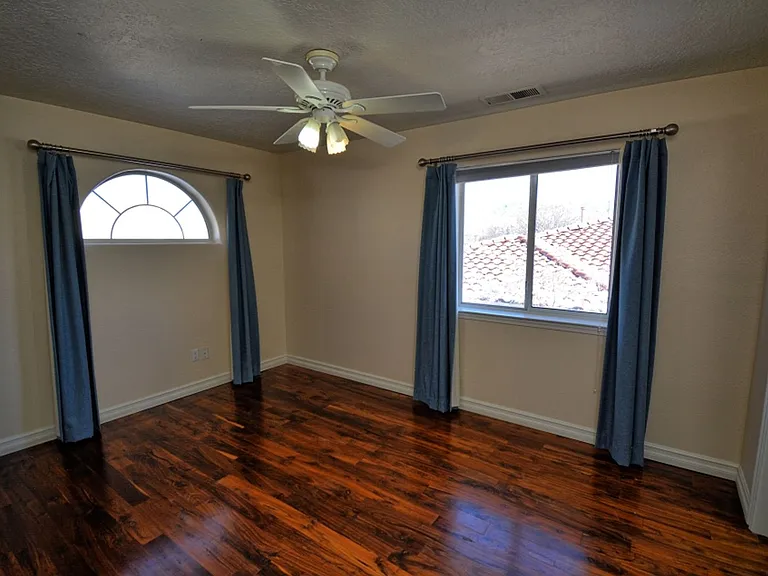 9204 Calistoga Ave NE — Photo 20