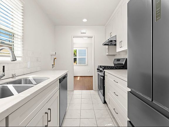 5th image of 3322 Nile St #3324