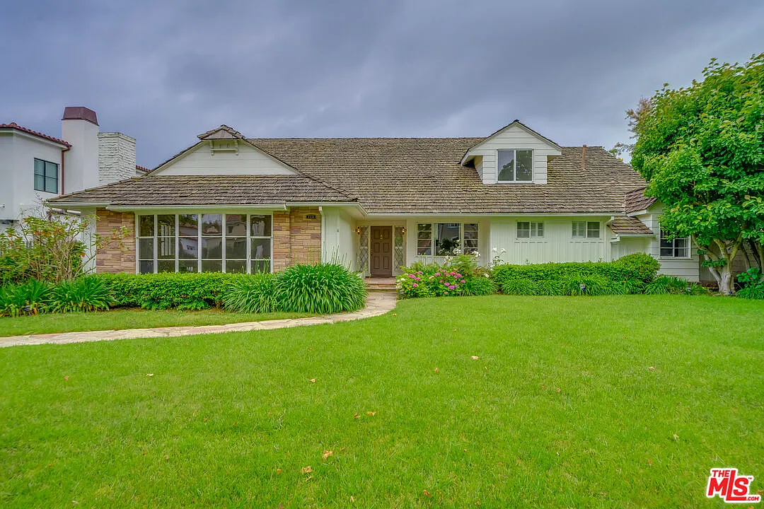 5 bed, 6.0 bath, 4412 sqft, $31,500 — Photo 2