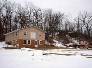 7433 Big Green Rd, Mount Hope, WI 53816
