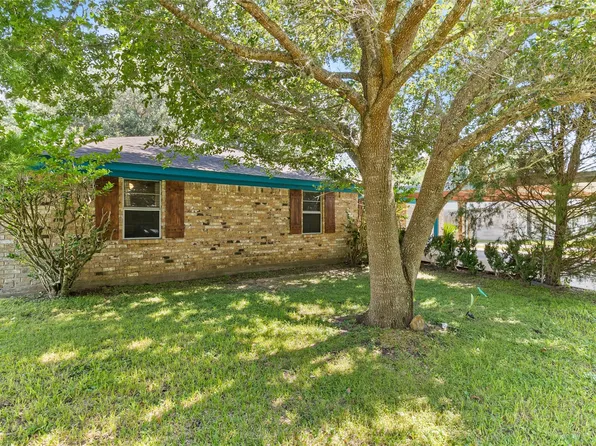 103 Ringgold St, West Columbia, TX 77486