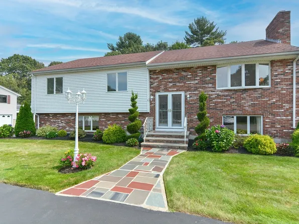 8 Oakridge Dr, Saugus, MA 01906