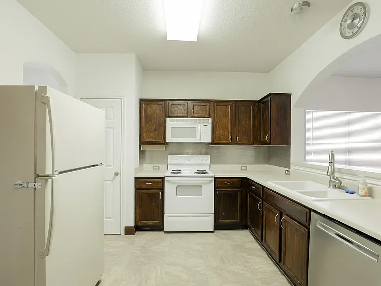 11810 Navasota St — Photo 7