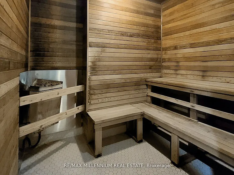 25 Kingsbridge Garden Cir #423 — Photo 31