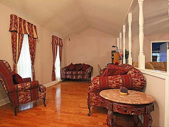 4th image of 3289 W Castle Dr