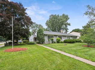 2409 Oxford St N, Roseville, MN 55113