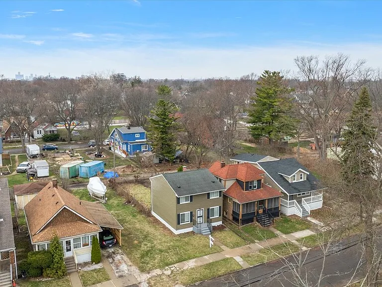 219 Ashland St — Photo 46