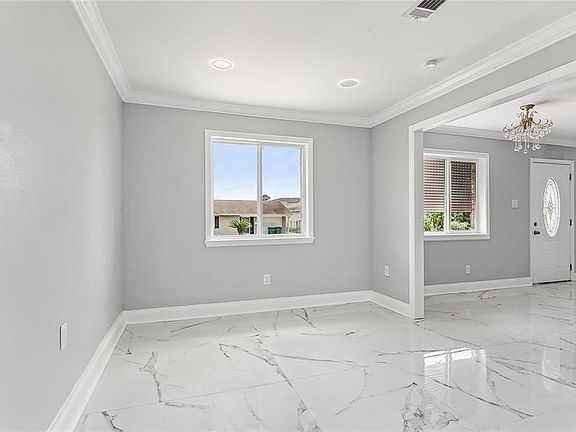 3rd image of 560 Grovewood Dr