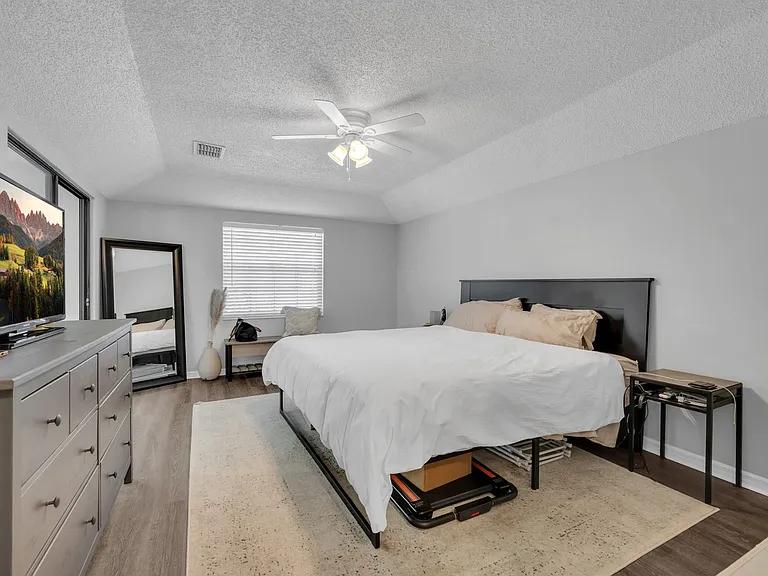 411 S Willow Ave — Photo 42