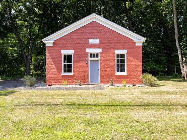 465 Marsh Rd, Pittsford, NY 14534