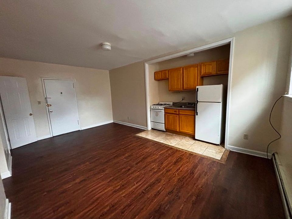 1st image of 321 Sanford Ave #B4